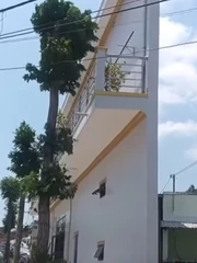 Sự thật về ngôi nhà độc lạ ở miền Tây khiến ai đi qua cũng phải ngoái nhìn