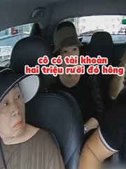 Tài xế khéo léo nhắc khách thắt dây an toàn khiến ai cũng bật cười