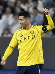 Ronaldo có thể trở lại Ngoại hạng Anh nếu chịu... giảm lương