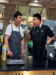 Nam nhân viên bị 'lãng tai' khi ông chủ nói 'tăng ca'