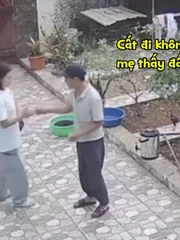 Bố lén mẹ cho tiền con gái rượu