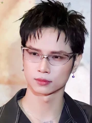 Phía công ty Neko Lê lên tiếng vụ fan gửi vòng hoa tang đến tận trụ sở