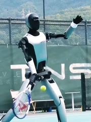 HLV cũ của Serena Williams bật cười xem robot chơi quần vợt