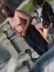 Hết chỗ để 'quậy': cặp đôi ra nghĩa trang để... 'tình tang'