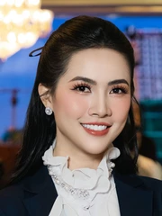 Hoa hậu Phan Thị Mơ: 'Tôi vẫn đi diễn ì xèo, chưa rảnh để qua thời'