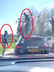 Đội xe đạp hàng đầu thế giới bị cướp xe đạp ngay giữa cuộc đua