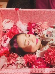 Vì sao người trẻ Nhật Bản chui vào quan tài để... thiền?