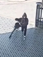 Gia chủ nhà ngay chân cầu nhận cơn mưa lời khen vì sự tinh tế