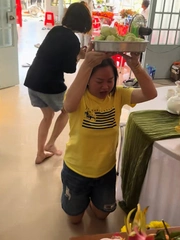 Cười sảng với màn cầu xin bề trên 'năm nay làm ăn phất lên' của cô gái