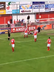 Trọng tài 'tự ghi bàn' rồi tự công nhận bàn thắng