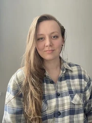 Cô gái chỉ tắm 2 phút mỗi ngày để dành tiền trả nợ mua nhà