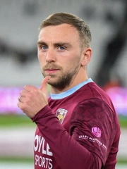 Sao Ngoại hạng Anh Bowen giúp CLB cũ nâng cấp sân vận động