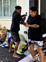 Anh em nhà mình khôn