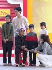 Vì không được ăn nhiều món ngon nên thịt heo luộc là món em mơ ước