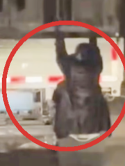 Bám càng xe tải để 'bắt gian' chồng