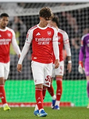 CĐV dọa kiện Arsenal sa sút phong độ làm mình tổn thương