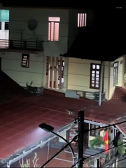 Đến giờ ngủ vẫn gọi vọng sang, bà ngoại vội tắt điện để không 'tăng ca'