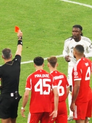 Thẻ đỏ của Camavinga gây tranh cãi nảy lửa ở Champions League