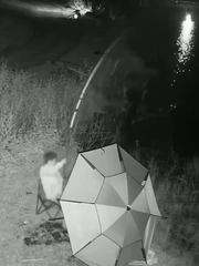 Cần thủ bị cá giật xuống hồ