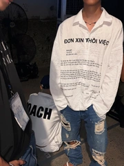 Người trẻ muốn mua áo sơ mi in 'đơn xin thôi việc' để mặc đi làm