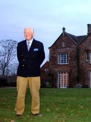 Triệu phú 80 tuổi tìm vợ không thuộc cung Bò Cạp sinh con nối dõi, hứa cho tiền tỉ