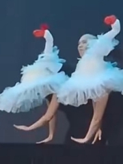 Tiết mục văn nghệ cực ảo diệu khiến người xem trầm trồ