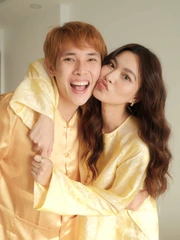 Quỳnh Lý - Tú Hảo hết giấu giếm, xả luôn kho ảnh hẹn hò hơn năm qua