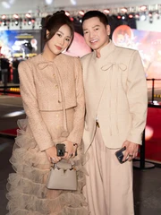 Quang Minh đăng ký kết hôn với vợ kém 37 tuổi, Hồng Đào giờ ra sao?