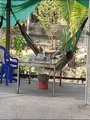 Chờ con gái rang cơm xong, bố mẹ ngủ lúc nào không hay