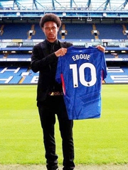 Con trai gia nhập Chelsea, huyền thoại Arsenal hay tin qua… báo chí