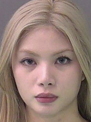 Dân mạng tranh cãi vì vẻ ngoài của nữ giáo viên bị bắt