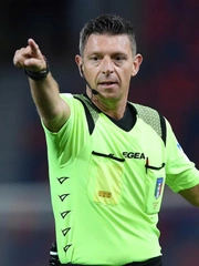 Sếp trọng tài Ý bị điều tra sau khi ‘đập cửa phòng VAR’ đòi phạt đền