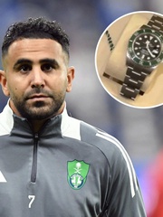 Riyad Mahrez tặng đồng hồ xịn cho toàn đội khi vô địch AFC Champions League