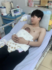 Tìm ra danh tính nam sinh 'ấp bé 1,1kg mồ côi mẹ' đang viral