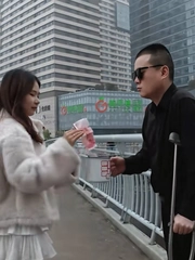 Cô gái phát hiện điểm yếu của thanh niên giả tượng