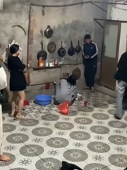 Sang nhà bạn trai, cô gái sốt sắng rửa bát khiến chị em ruột bất ngờ