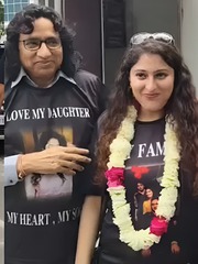 Bố 'đánh trống thổi kèn' mừng con gái ly hôn