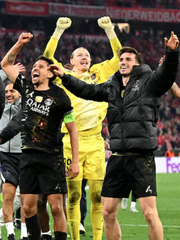 PSG chạm cúp Ligue 1 nhưng Paris chưa cho mở hội