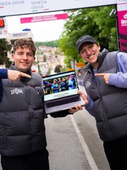 Giro d’Italia 2026 xuất hiện đội đua bước ra từ YouTube