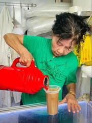 Bà cụ có ngày bán 1.000 ly cà phê giờ ra sao?
