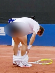 Sao Pháp gây bão khi tụt quần vì mất điểm ở Hamburg Open
