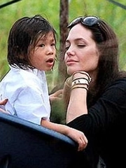 Hành trình ly kỳ cậu bé gốc Việt Pax Thiên trở thành con trai nuôi của Angelina Jolie
