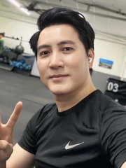 Sao nam sạch scandal sống ở biệt thự 3.000m², 49 tuổi vẫn lẻ bóng vì 'cứ yêu là đứt gánh'