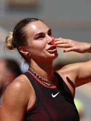 Sabalenka đeo trang sức hơn 76.000 bảng đi đánh Roland Garros