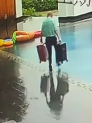 Ông chú ướt sũng vì chiếc hồ bơi bỗng dưng xuất hiện
