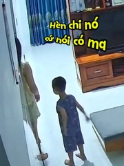 Ba mẹ con 'lạnh sống lưng' khi thấy 'bóng đen' trong nhà