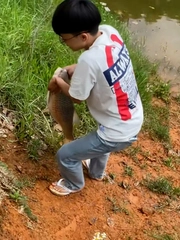 Chàng trai vụng về làm sổng mất con cá khủng