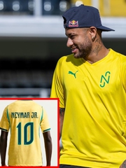 Xôn xao chỉ vì áo đấu của Neymar có... dấu chấm