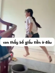 Mẹ hớn hở khi được con gái tiết lộ nơi ba giấu quỹ đen