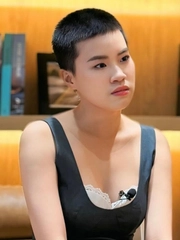 Rapper Pháo làm quen với đầm dạ hội, giày cao gót để thi hoa hậu
